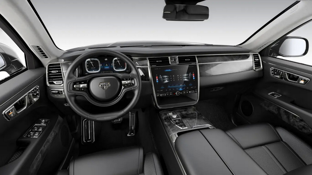 أوروس سينات موديل 2025.. الفخامة بتصميم ملكي وأداء يُنافس الكبار