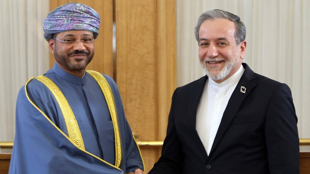 عُمان تعلن إلغاء الجولة السادسة من المحادثات النووية الأمريكية الإيرانية