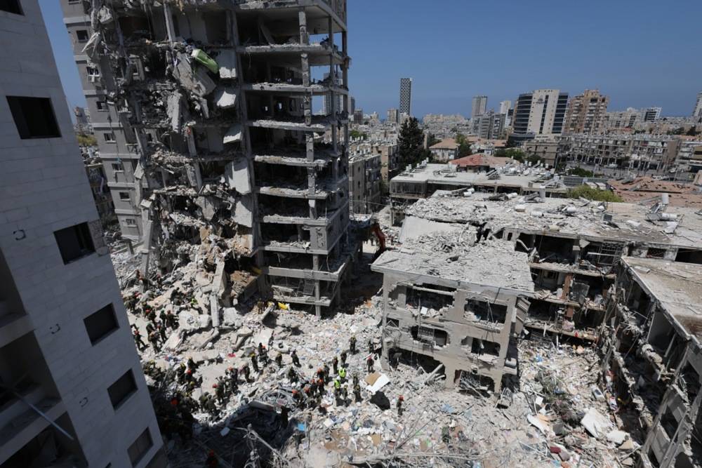 تل أبيب في حالة صدمة.. قتلى ودمار واسع ومفقودون ومشردون وإصابات بالعشرات جراء الهجوم الإيراني