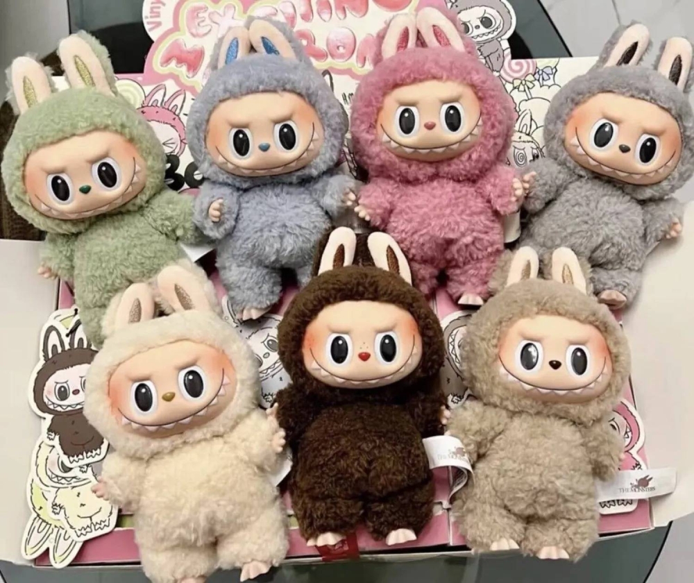 تنفد سريعًا بسعر 40 دولارًا.. ما سبب هوس أطفالك بدمية &laquo;لا بوبو&raquo; رغم &laquo;بشاعتها&raquo;؟