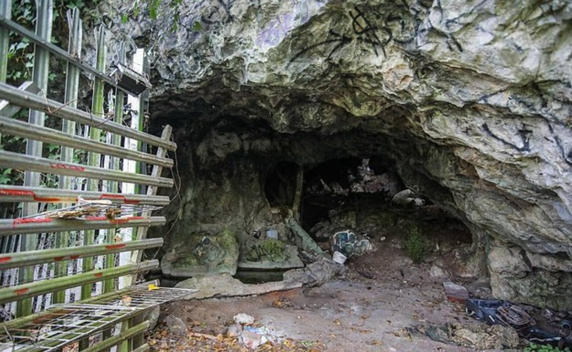 بفضل مقطع فيديو.. القبض على &laquo;رجل كهف&raquo; فار من العدالة منذ عام 2022 في بريطانيا