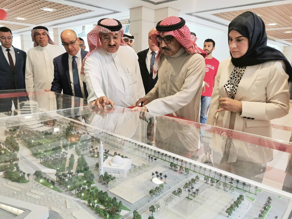 وزير التربية والتعليم يفتتح يوم المهن السنوي الثالث عشر بالجامعة الأهلية