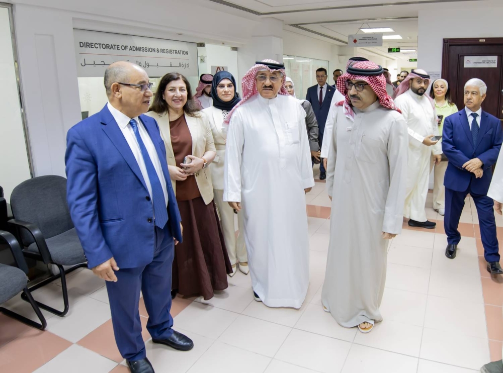 وزير التربية والتعليم يفتتح يوم المهن السنوي الثالث عشر بالجامعة الأهلية