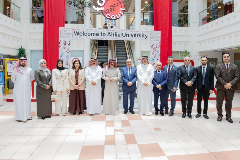 وزير التربية والتعليم يفتتح يوم المهن السنوي الثالث عشر بالجامعة الأهلية