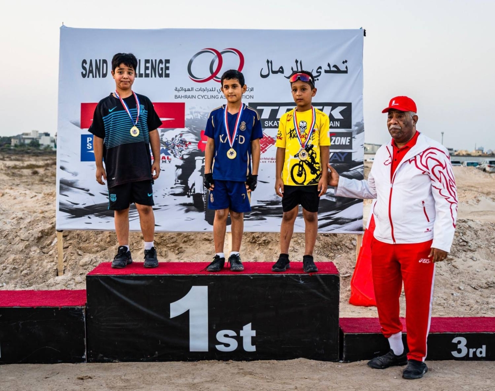 اتحاد الدراجات الهوائية يقيم السباق الأول لتحدي الرمال