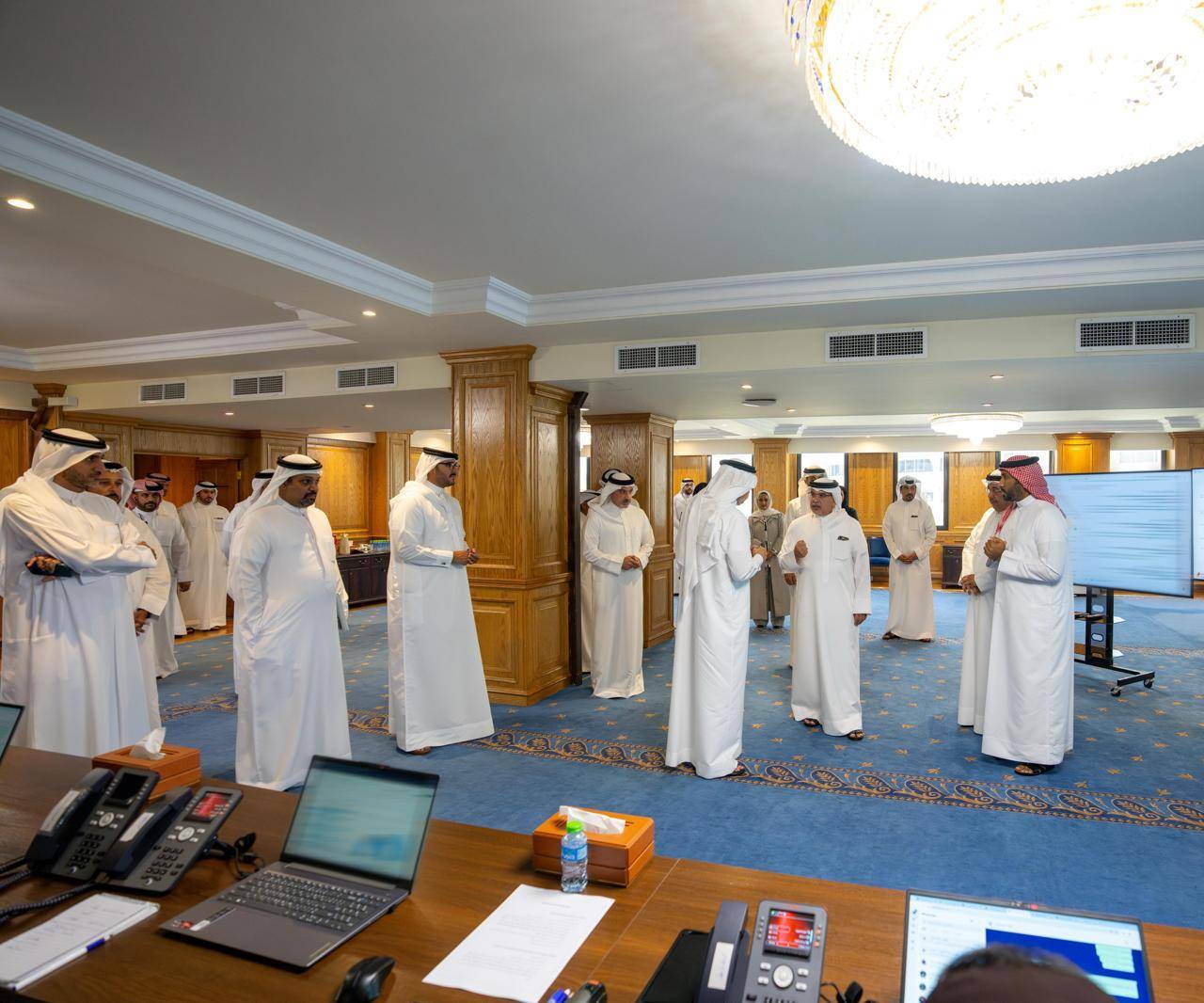 ولي العهد رئيس الوزراء يزور مركز المدار بوزارة الخارجية