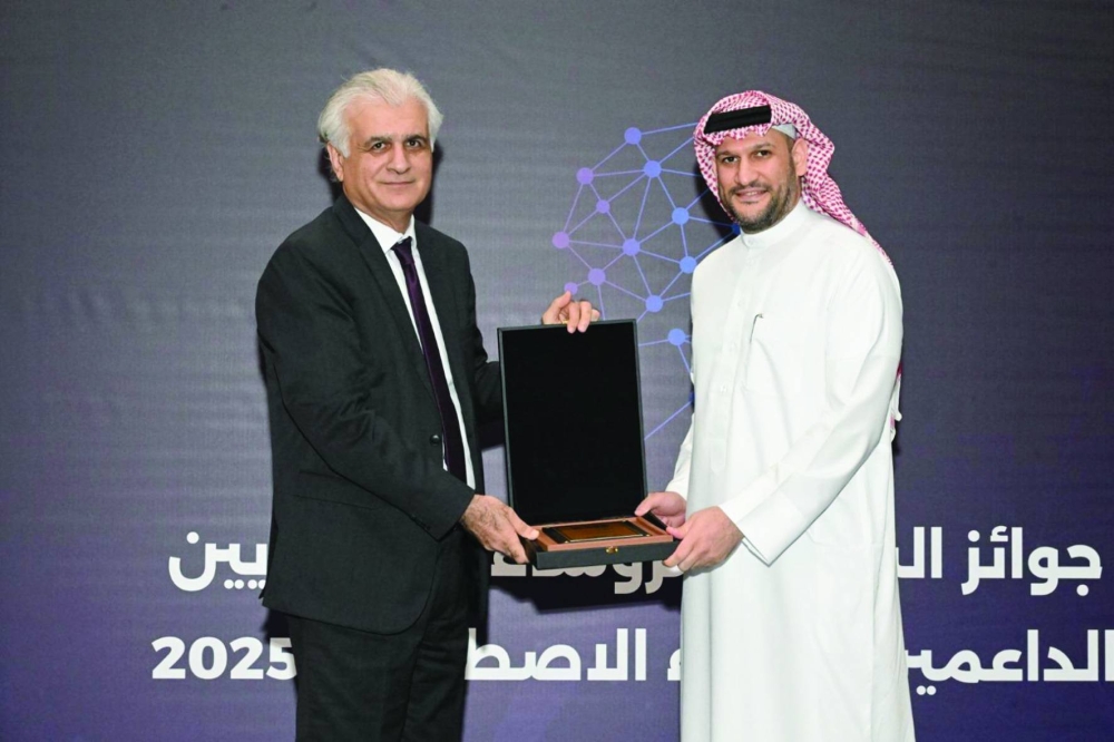 تكريم مديري تقنية المعلومات الداعمين للذكاء الاصطناعي في البحرين