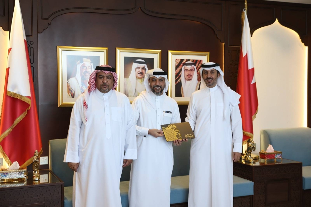 "الموروث" تسلم جوائز الفائزين في بطولة الألعاب الشعبية