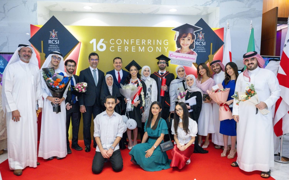 الكلية الملكية للجراحين في إيرلندا - جامعة البحرين الطبية (RSCI) تقيم حفل تخريج طلبتها السادس عشر