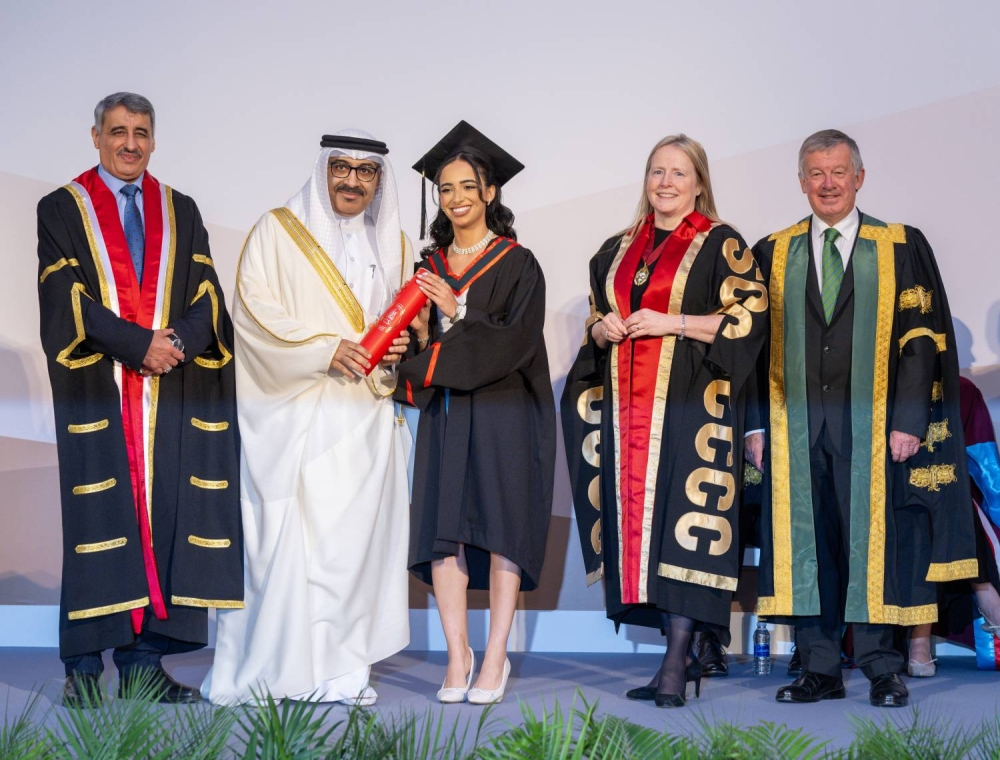 الكلية الملكية للجراحين في إيرلندا - جامعة البحرين الطبية (RSCI) تقيم حفل تخريج طلبتها السادس عشر