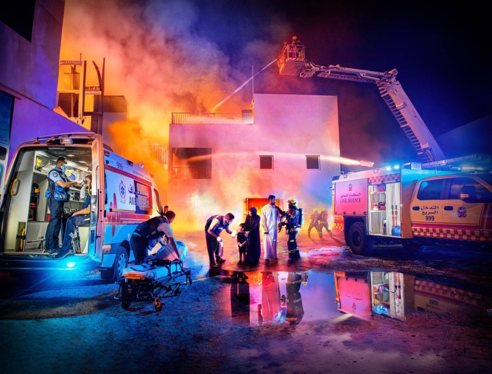 الدفاع المدني يخمد حريقاً في بني جمرة وينقذ امرأة وطفلة رضيعة