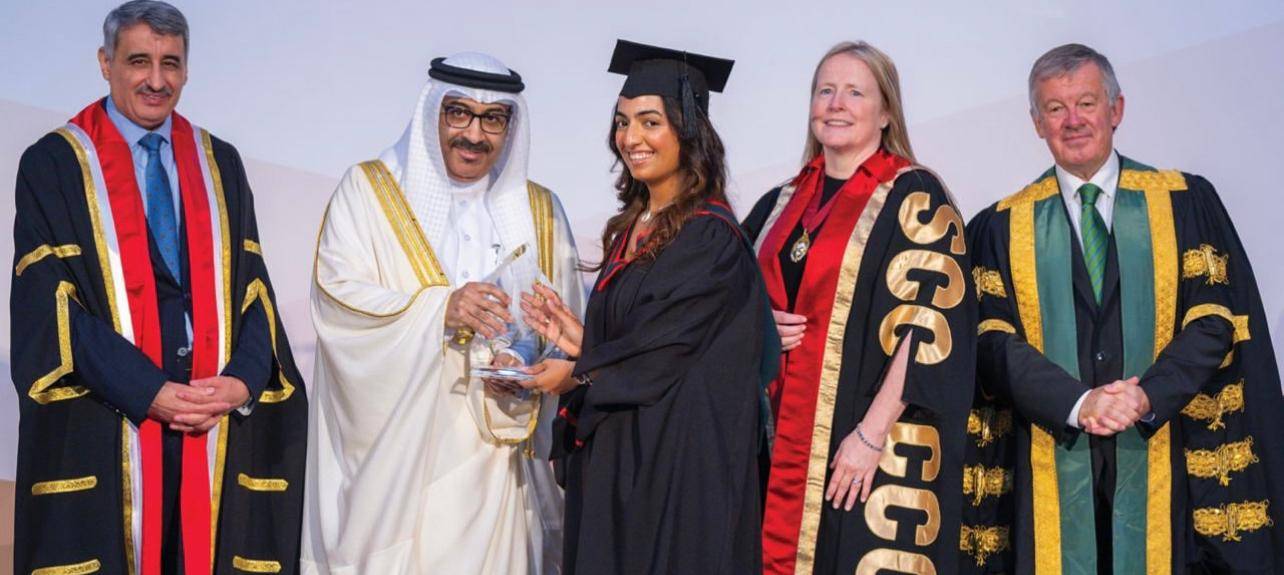 زين المقبل تتألق بتخرجها من الكلية الملكية للجراحين في البحرين وتحصد جوائز التميز
