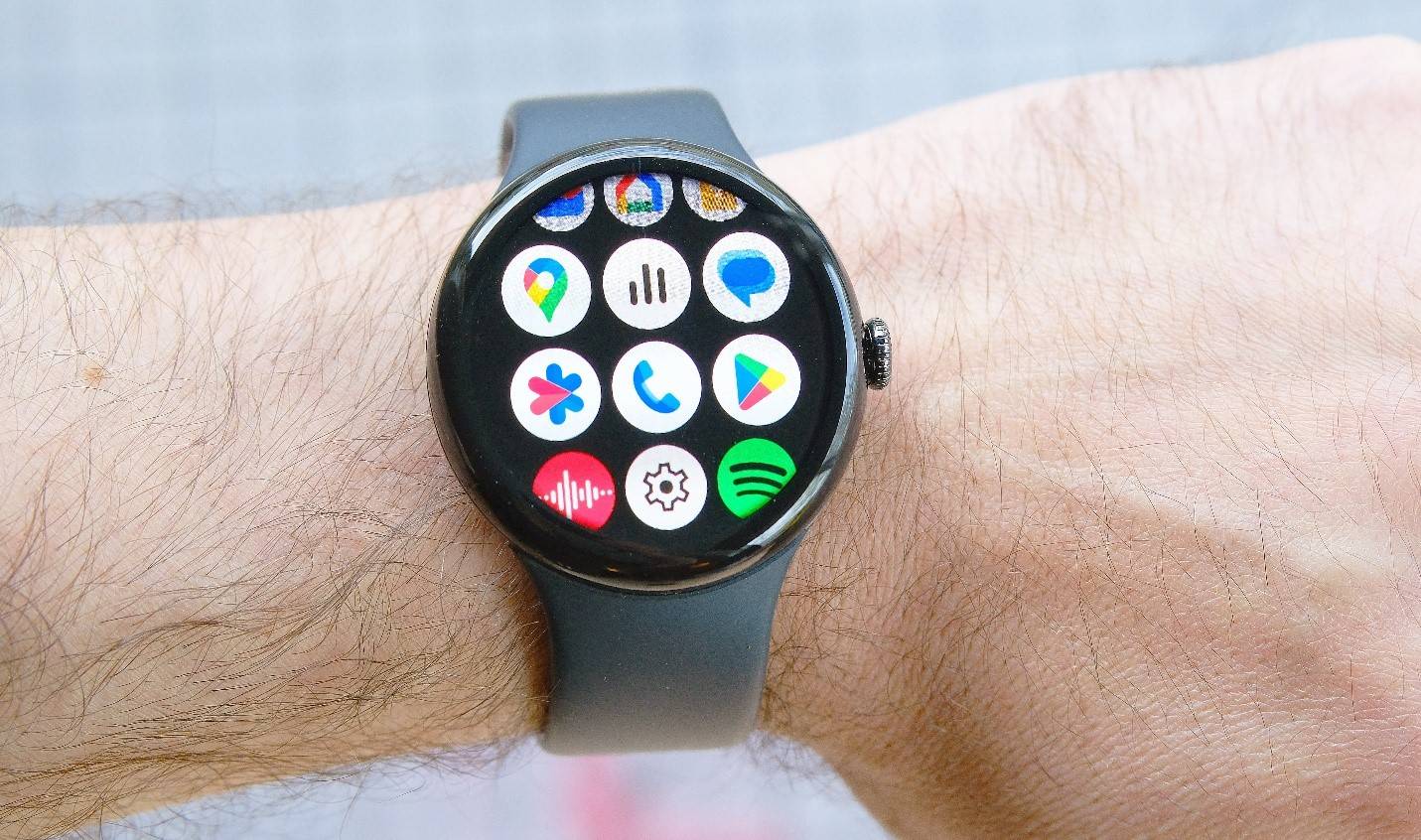 جيميل يبدأ اختبار تصميم "Material 3 Expressive" على ساعات Wear OS