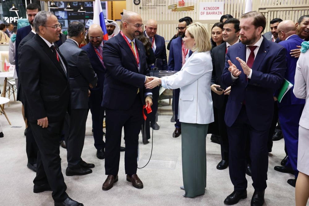 وزير الصناعة والتجارة نتطلع لتعزيز التعاون بين البحرين وروسيا وفتح آفاق جديدة للشراكة
