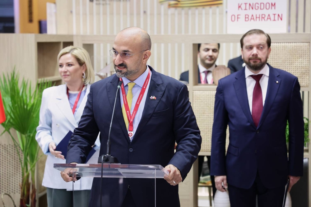 وزير الصناعة والتجارة نتطلع لتعزيز التعاون بين البحرين وروسيا وفتح آفاق جديدة للشراكة