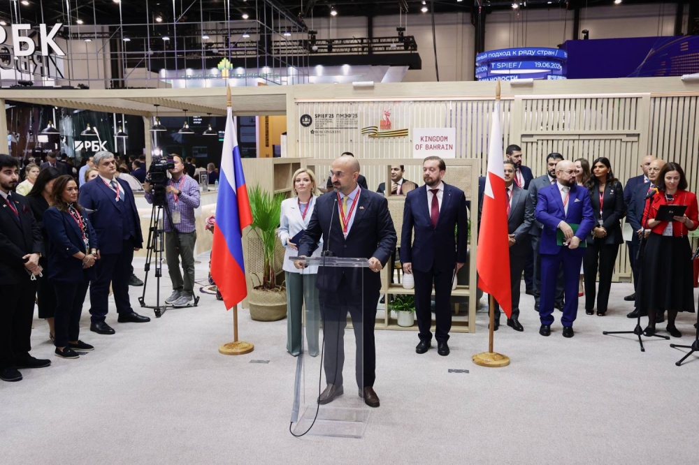 وزير الصناعة والتجارة نتطلع لتعزيز التعاون بين البحرين وروسيا وفتح آفاق جديدة للشراكة