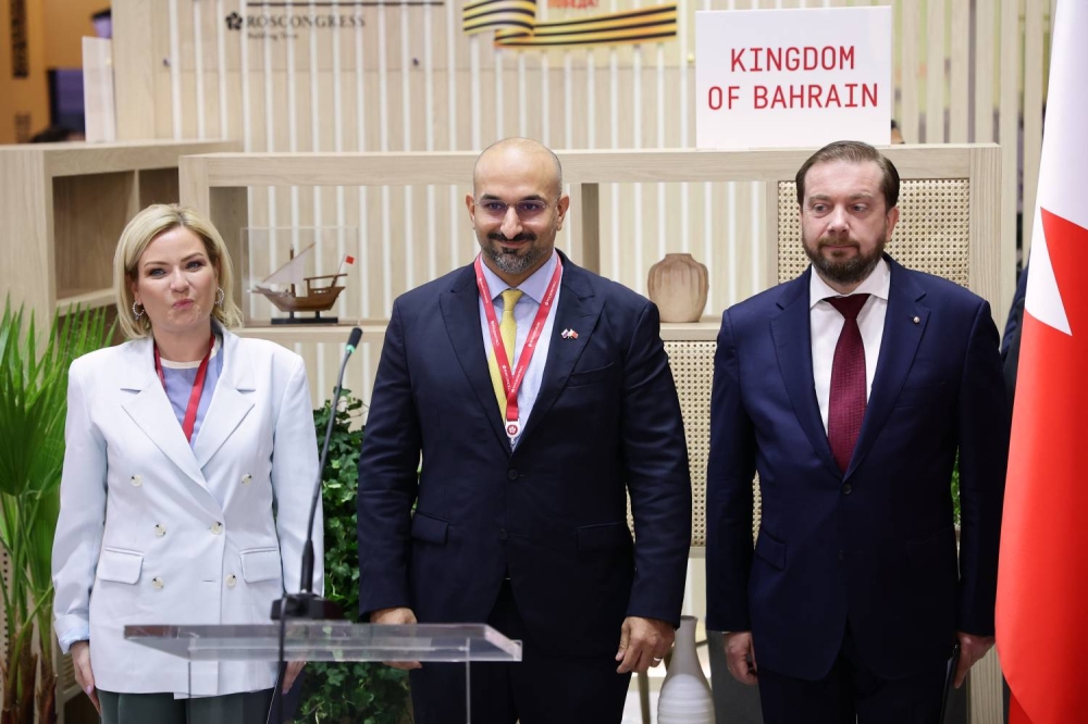 وزير الصناعة والتجارة نتطلع لتعزيز التعاون بين البحرين وروسيا وفتح آفاق جديدة للشراكة