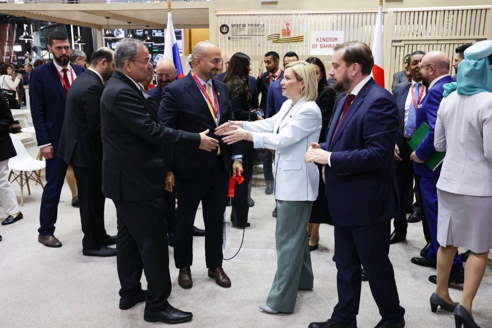 وزير الصناعة والتجارة نتطلع لتعزيز التعاون بين البحرين وروسيا وفتح آفاق جديدة للشراكة