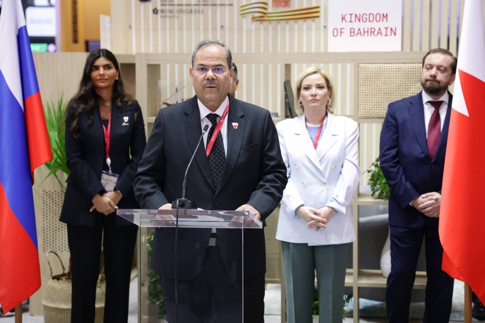 وزير الصناعة والتجارة نتطلع لتعزيز التعاون بين البحرين وروسيا وفتح آفاق جديدة للشراكة
