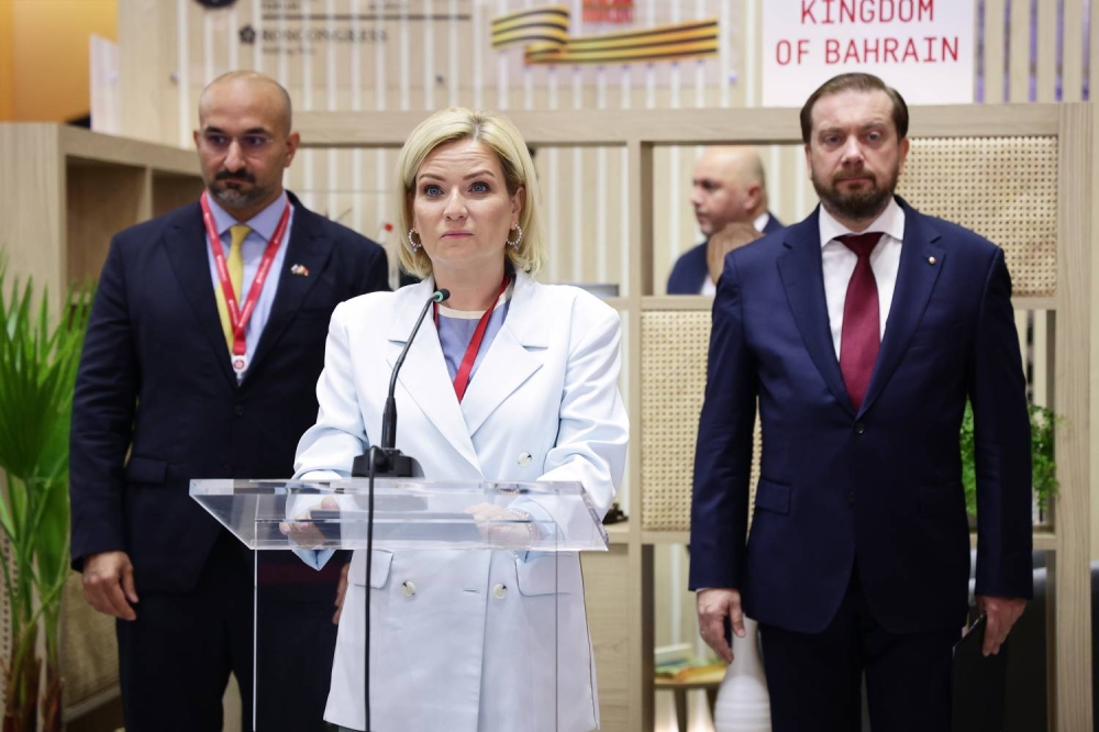 وزير الصناعة والتجارة نتطلع لتعزيز التعاون بين البحرين وروسيا وفتح آفاق جديدة للشراكة