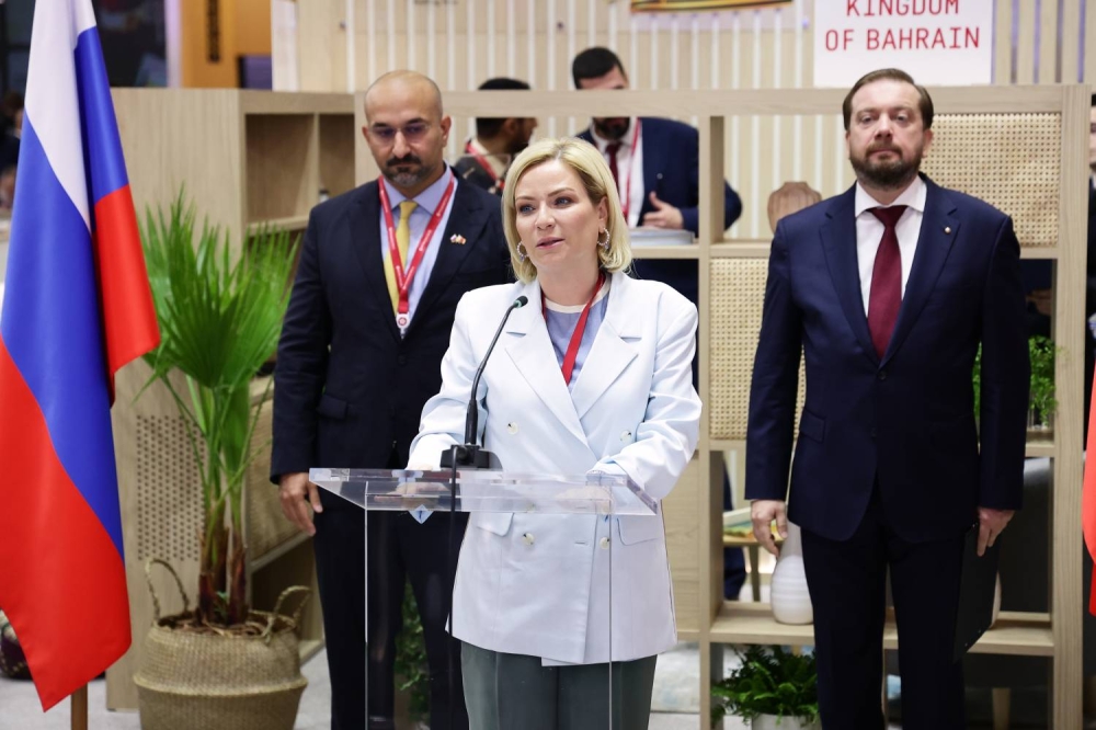 وزير الصناعة والتجارة نتطلع لتعزيز التعاون بين البحرين وروسيا وفتح آفاق جديدة للشراكة