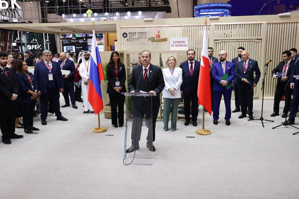 وزير الصناعة والتجارة نتطلع لتعزيز التعاون بين البحرين وروسيا وفتح آفاق جديدة للشراكة