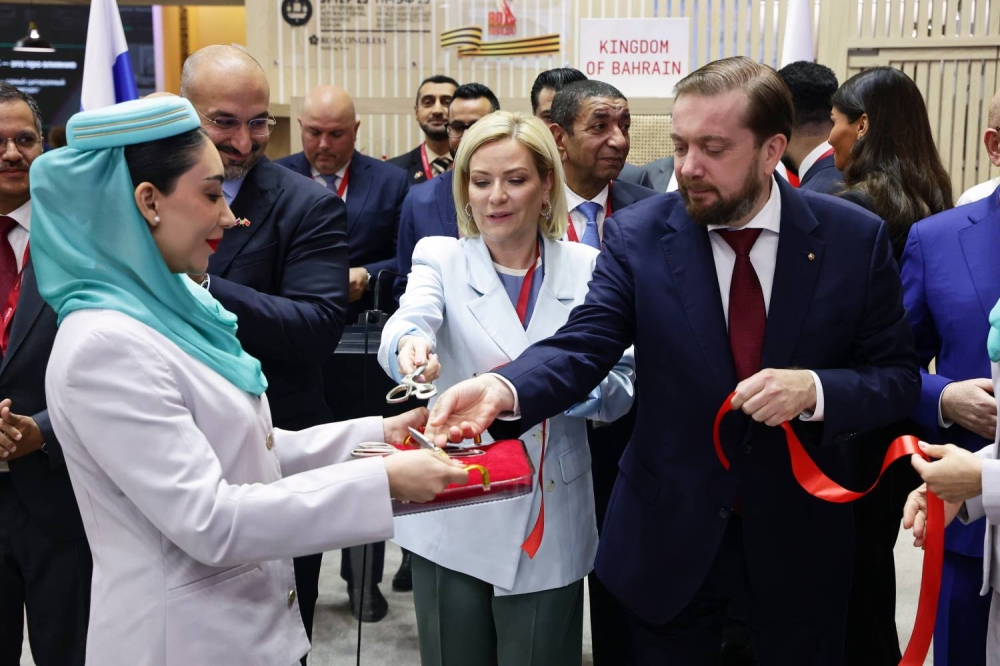 وزير الصناعة والتجارة نتطلع لتعزيز التعاون بين البحرين وروسيا وفتح آفاق جديدة للشراكة