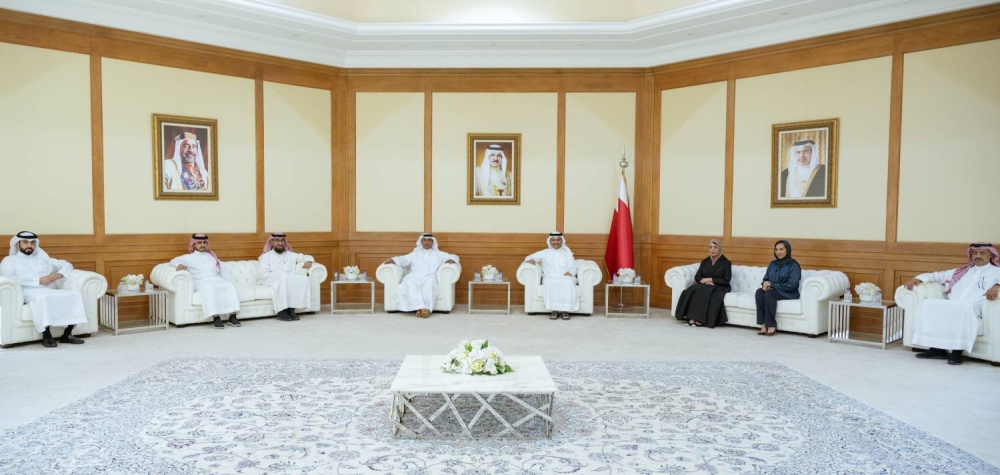 وزير الإعلام يستقبل اللجنة الإعلامية ببعثة مملكة البحرين للحج 1446هـ