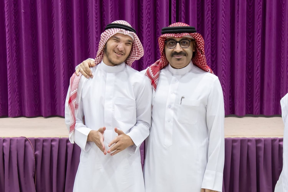 وزير التربية والتعليم يكرم الطلبة المكفوفين من خريجي المعهد