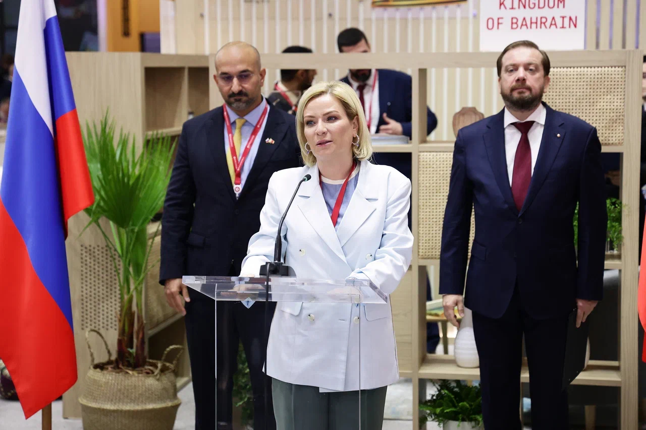 وزير الصناعة: نتطلع لتعزيز التعاون البحريني الروسي وفتح آفاق جديدة للشراكة