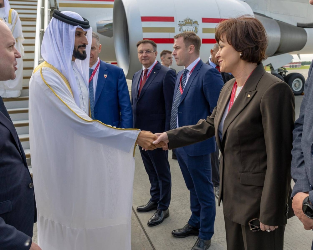ناصر بن حمد يصل روسيا لترؤس وفد البحرين في "سانت بطرسبرغ الدولي"