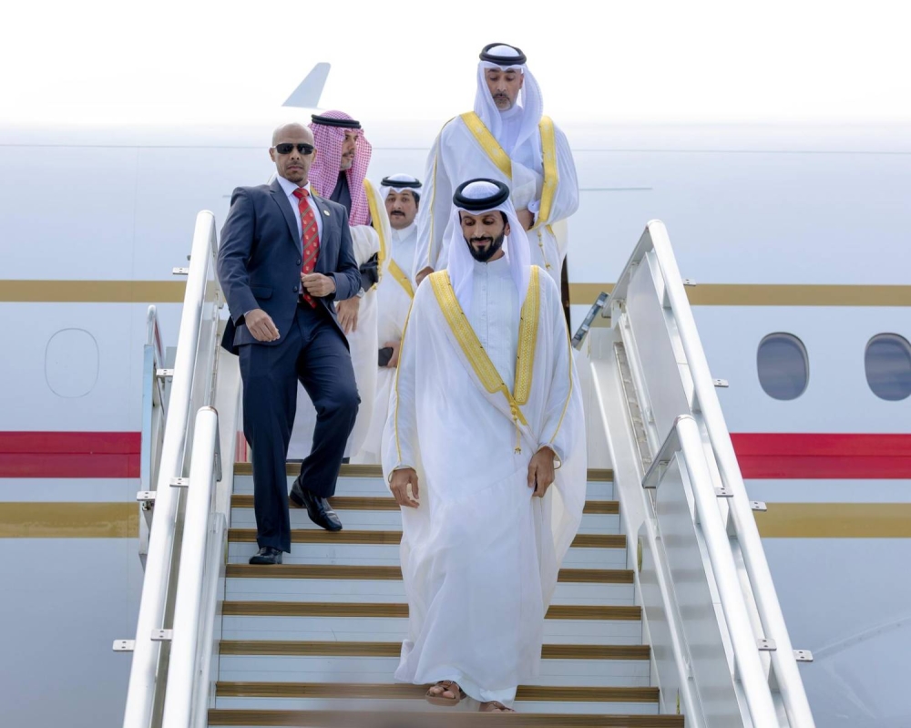 ناصر بن حمد يصل روسيا لترؤس وفد البحرين في "سانت بطرسبرغ الدولي"
