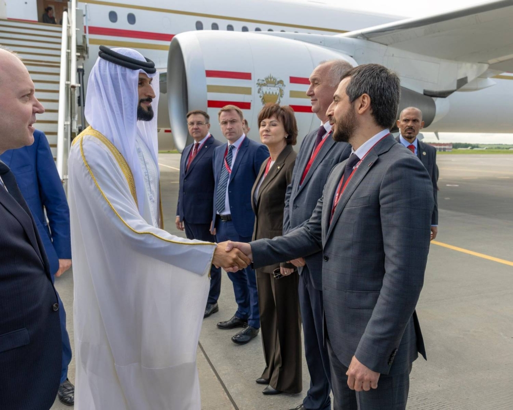 ناصر بن حمد يصل روسيا لترؤس وفد البحرين في "سانت بطرسبرغ الدولي"