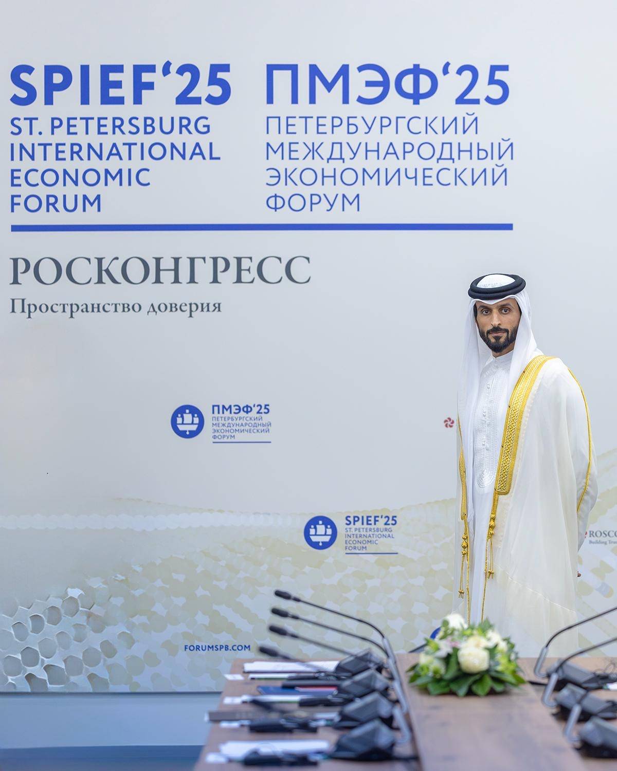 ناصر بن حمد ينقل تحيات وتقدير الملك وولي العهد رئيس الوزراء إلى رئيس روسيا