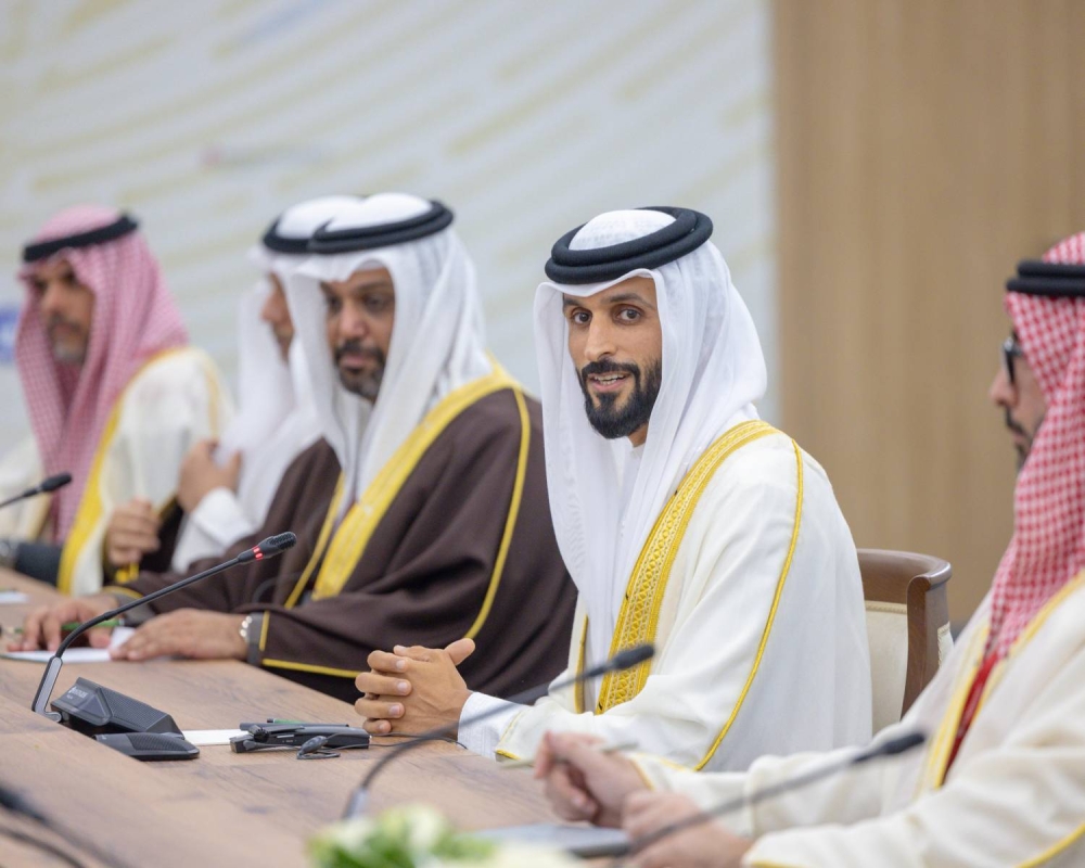 ناصر بن حمد ينقل تحيات وتقدير الملك وولي العهد رئيس الوزراء إلى رئيس روسيا