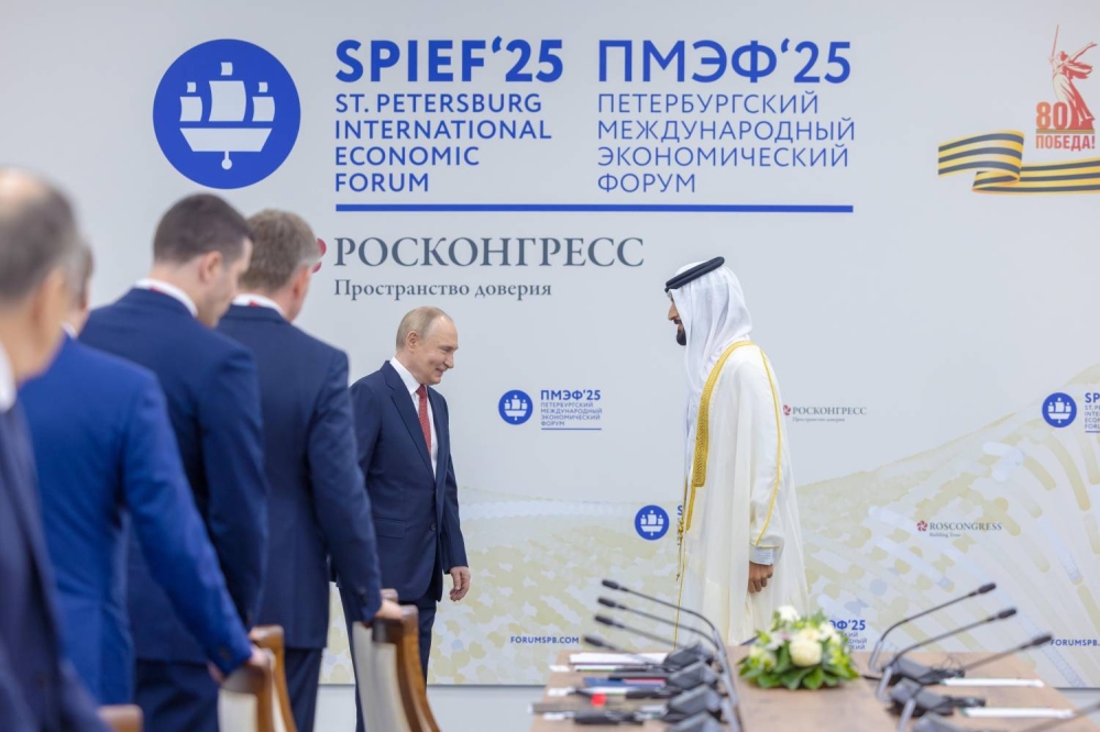 ناصر بن حمد ينقل تحيات وتقدير الملك وولي العهد رئيس الوزراء إلى رئيس روسيا