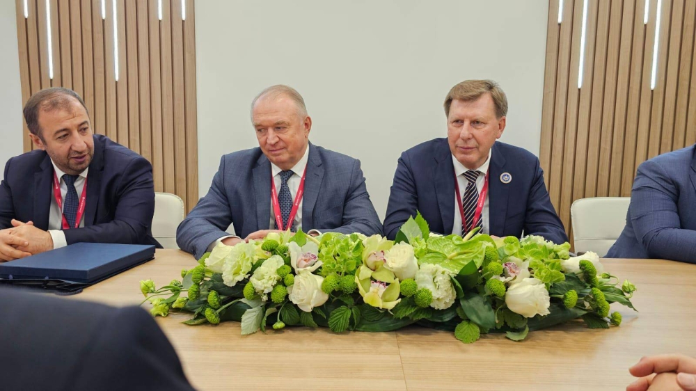 غرفة البحرين توقع 7 مذكرات تفاهم مع غرف ومؤسسات روسية