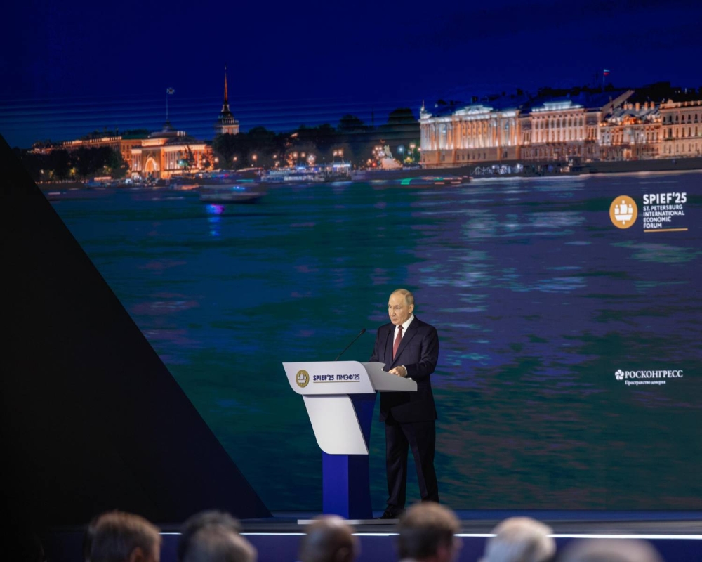 ناصر بن حمد: البحرين تحقق نجاحات بارزة في المجالات الاقتصادية وفق رؤية الملك