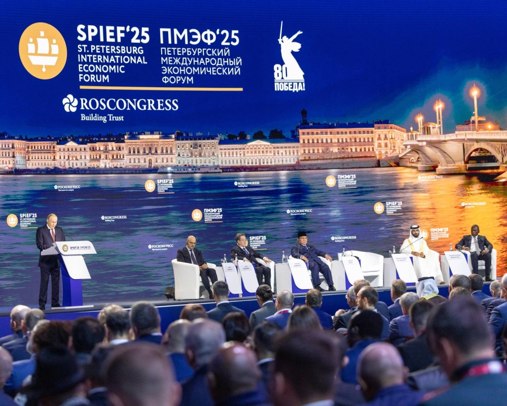 ناصر بن حمد: البحرين تحقق نجاحات بارزة في المجالات الاقتصادية وفق رؤية الملك