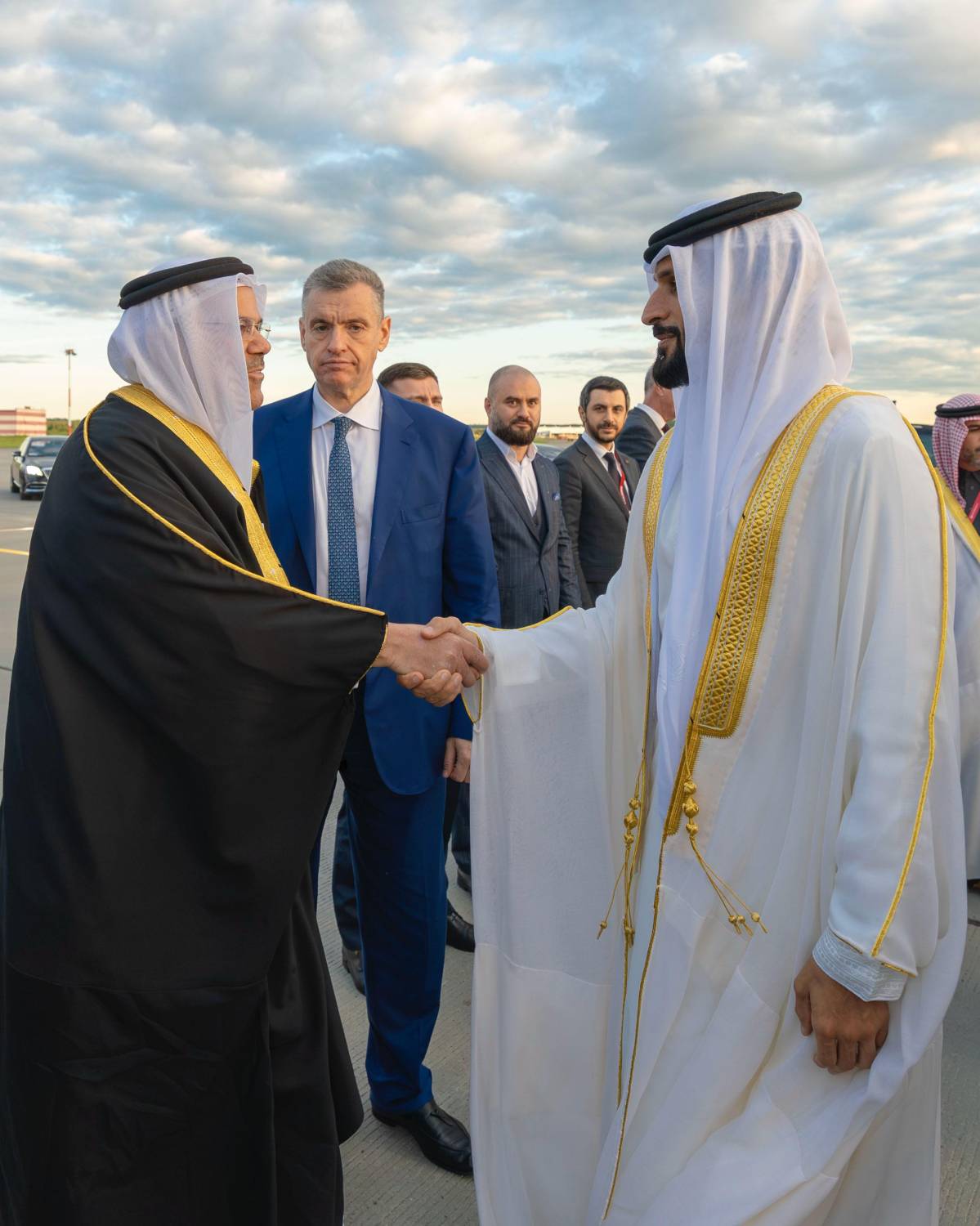 ناصر بن حمد آل خليفة يغادر روسيا بعد مشاركة البحرين في منتدى سانت بطرسبرغ الاقتصادي الدولي