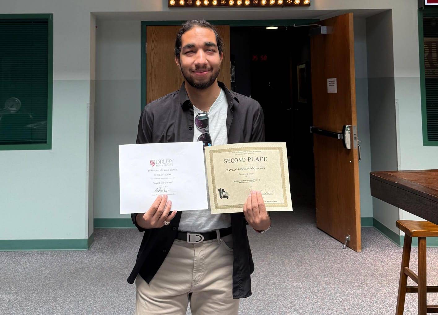 الشقيقان مريم وحسين يتحديان الإعاقة البصرية ويكملان الدراسة الجامعية