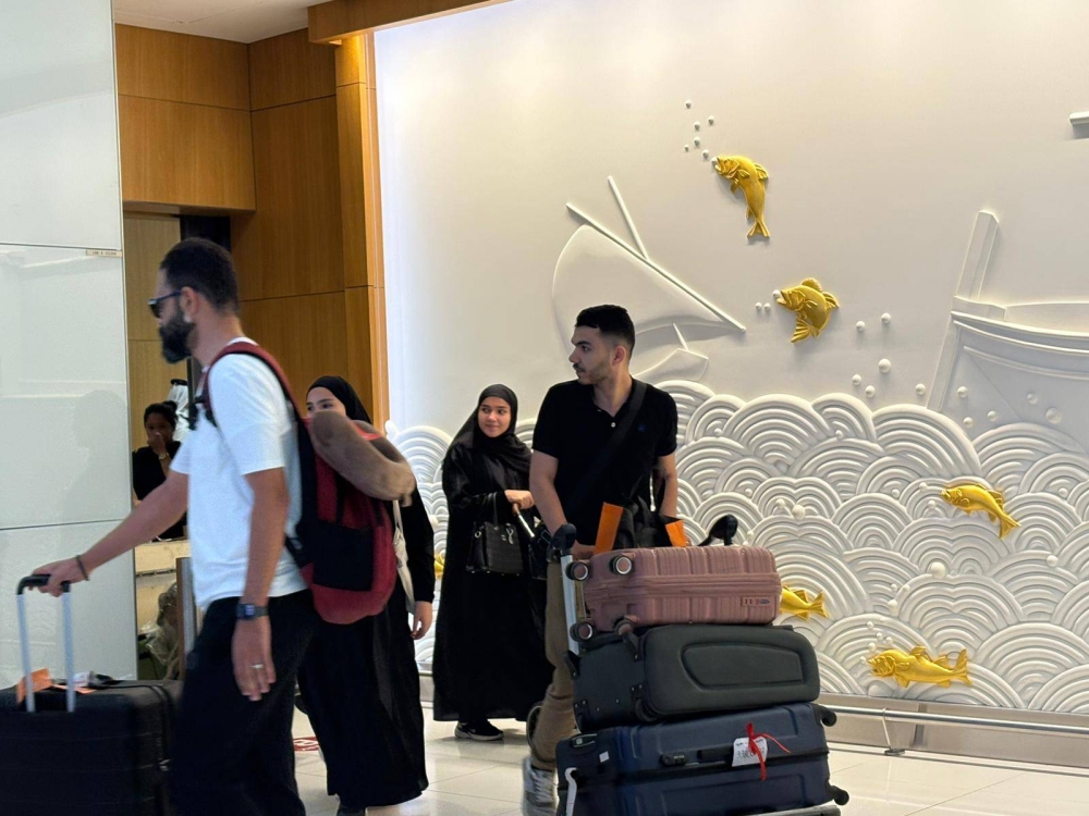 بالصور.. وصول أولى طائرات طيران الخليج من تركمانستان تحمل 163 مواطناً