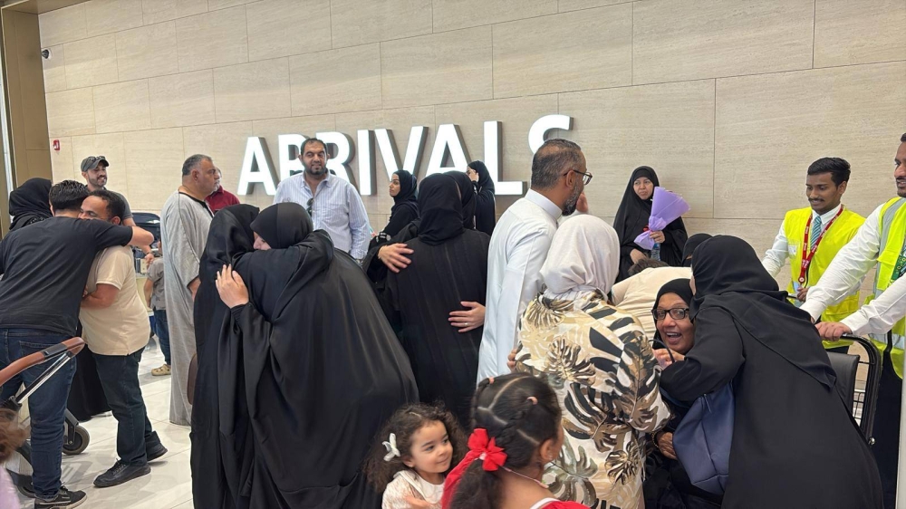 بالصور.. وصول أولى طائرات طيران الخليج من تركمانستان تحمل 163 مواطناً