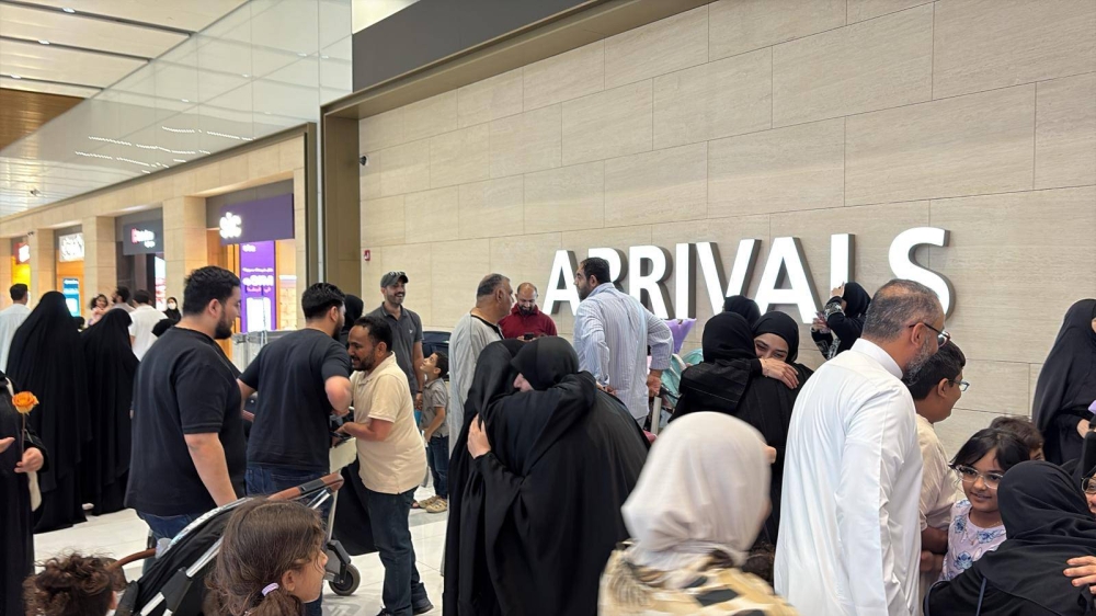 بالصور.. وصول أولى طائرات طيران الخليج من تركمانستان تحمل 163 مواطناً