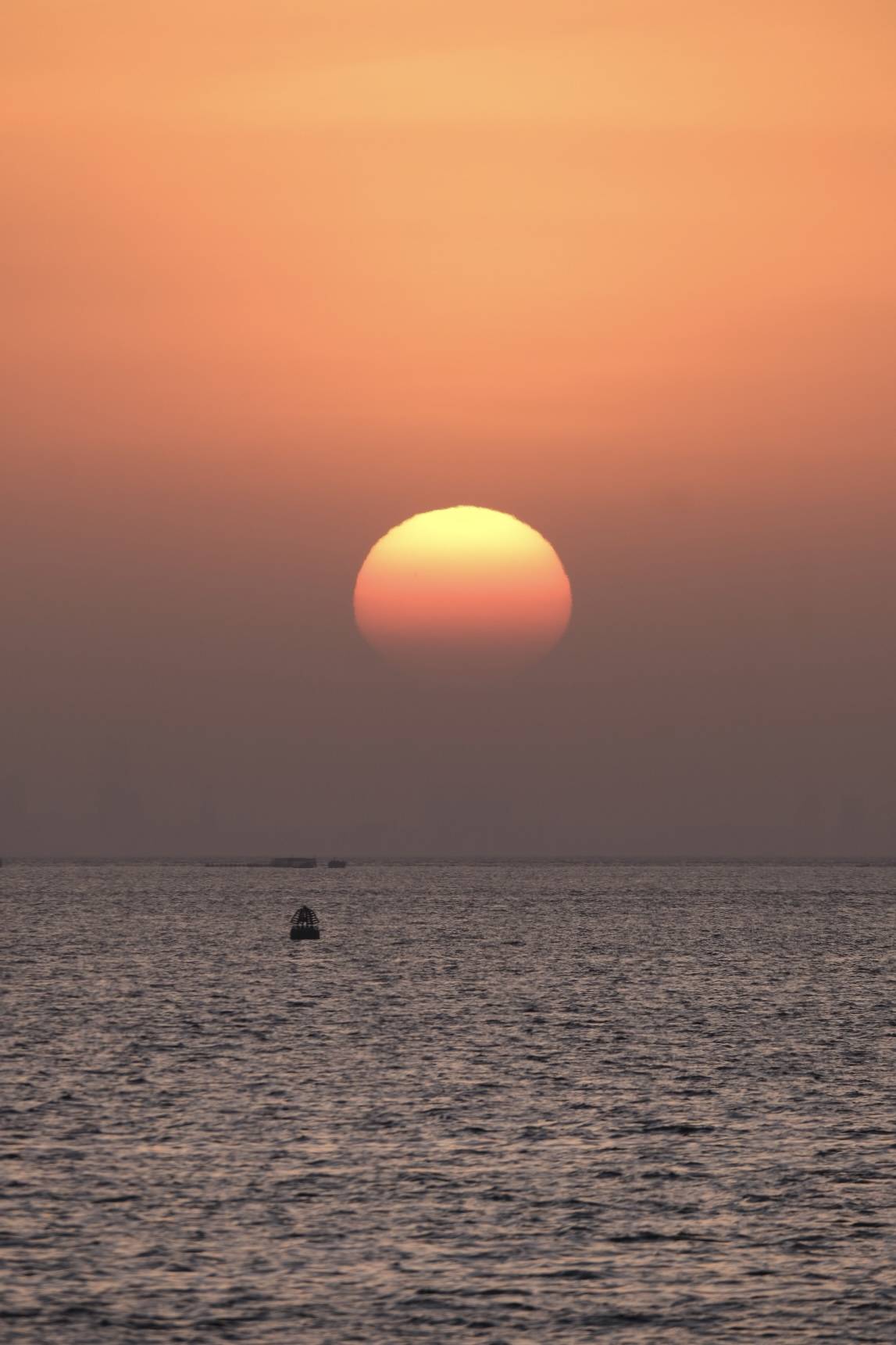 آل عصفور يوثق لحظات غروب شمس يوم &laquo;الانقلاب الصيفي&raquo; في سماء البحرين