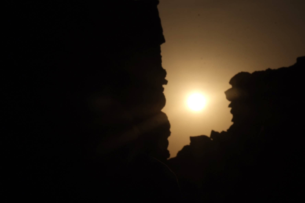 آل عصفور يوثق لحظات غروب شمس يوم &laquo;الانقلاب الصيفي&raquo; في سماء البحرين