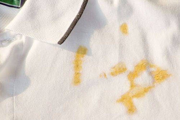 طرق فعّالة لإزالة بقع الزيت العنيدة من الملابس