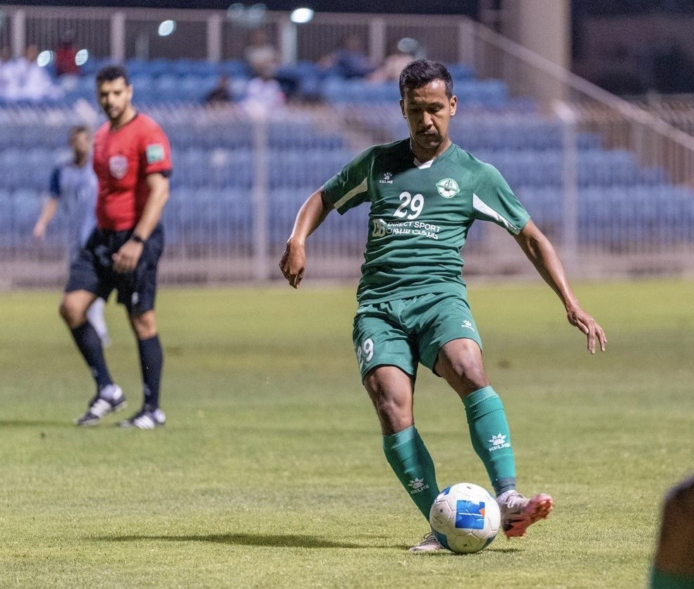 بطل &laquo;الظل&raquo; يجدد عقود 8 لاعبين بالفريق الكروي