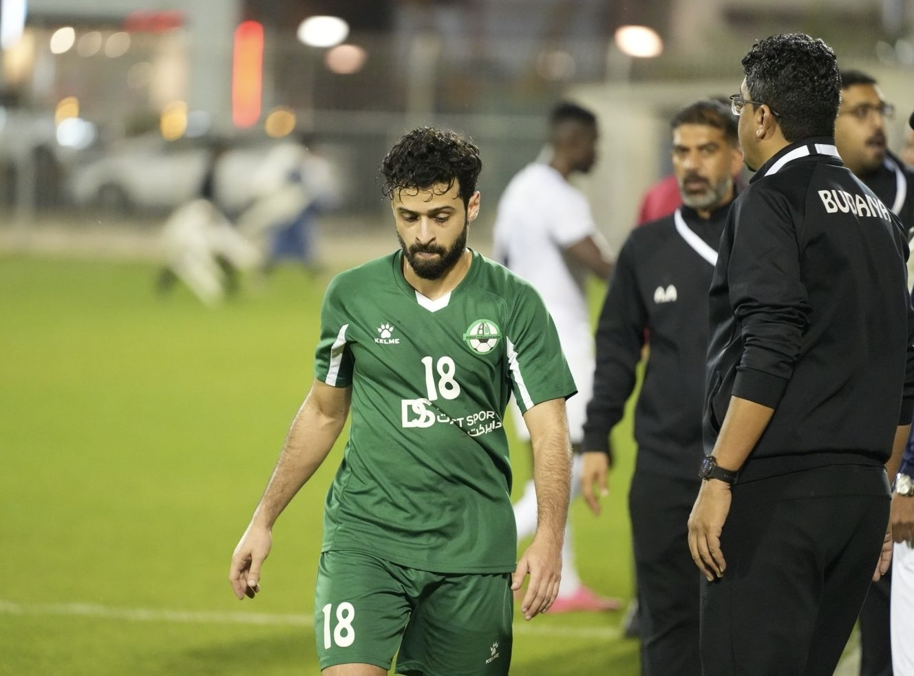 بطل &laquo;الظل&raquo; يجدد عقود 8 لاعبين بالفريق الكروي