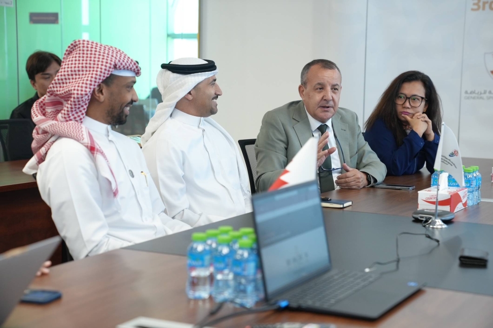 رئيس الاتحاد الآسيوي للكرة الطائرة يزور اللجنة التنفيذية لدورة الألعاب الآسيوية للشباب